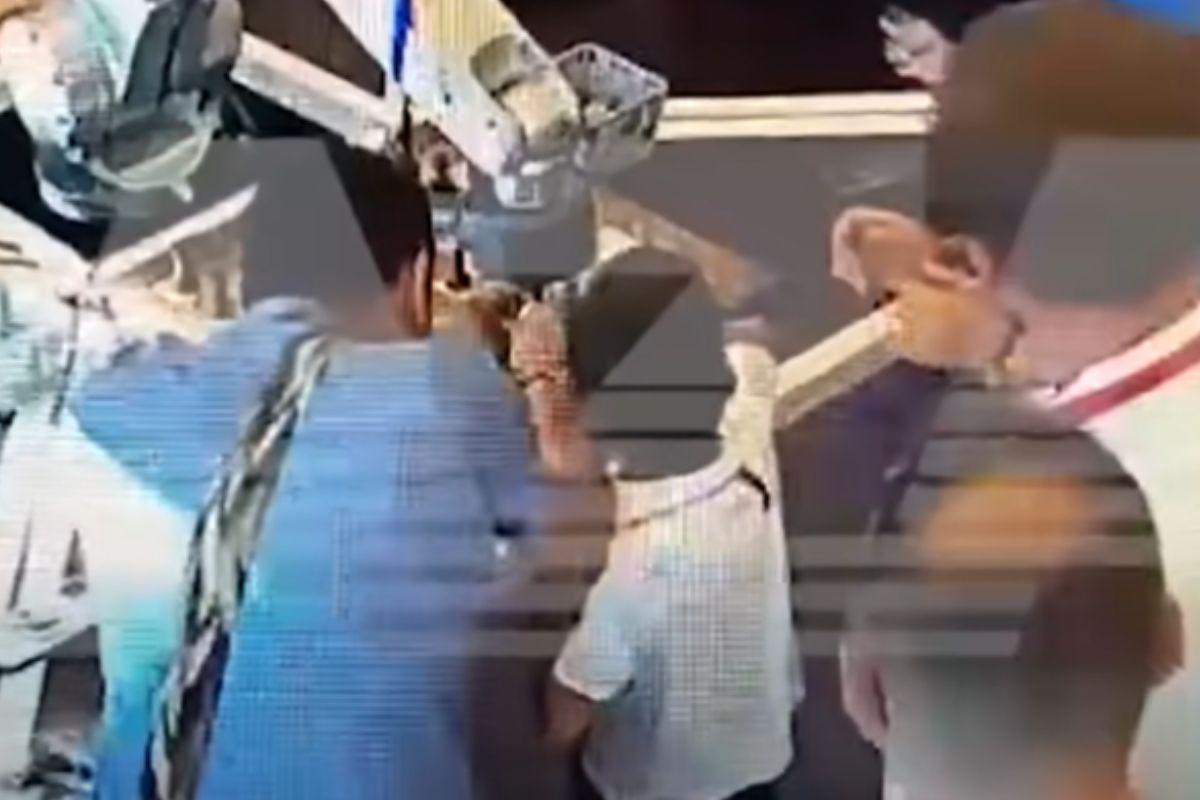 Robô fratura dedo de criança de 7 anos