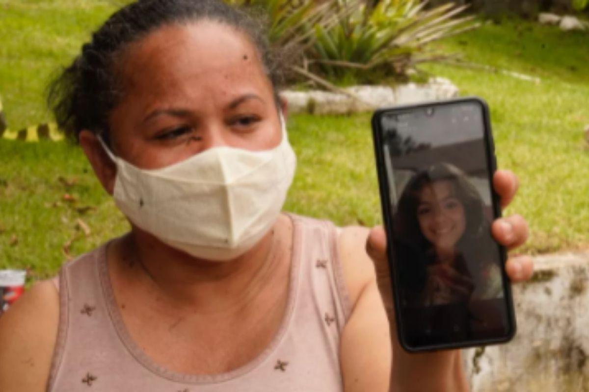 Mãe lamenta perda dos filhos em Petrópolis
