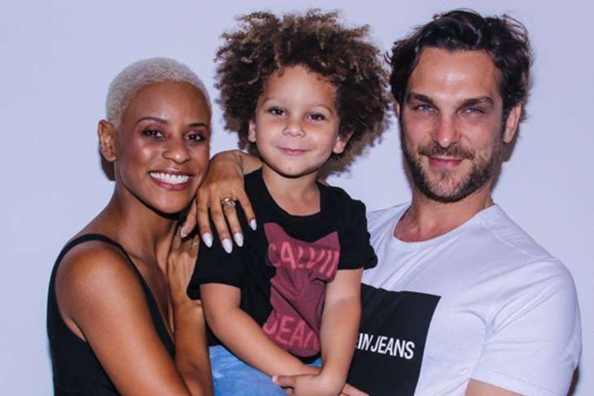 Aline Wirley desabafa sobre chegada dos 40 e criação de filho.