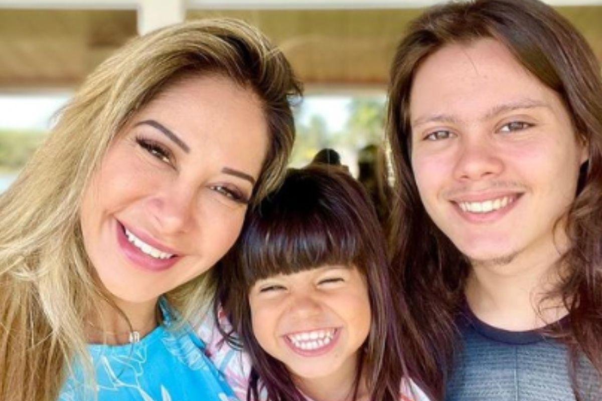 Maíra Cardi e filhos
