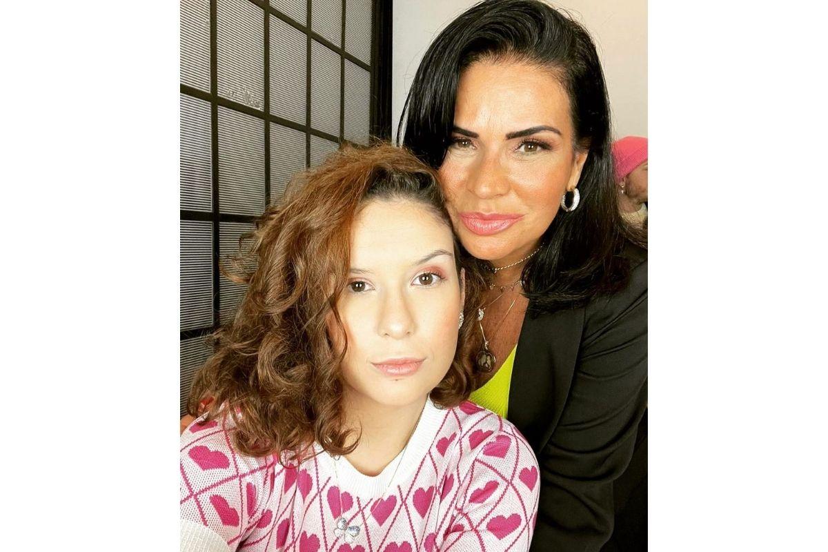 Filha de Solange Gomes