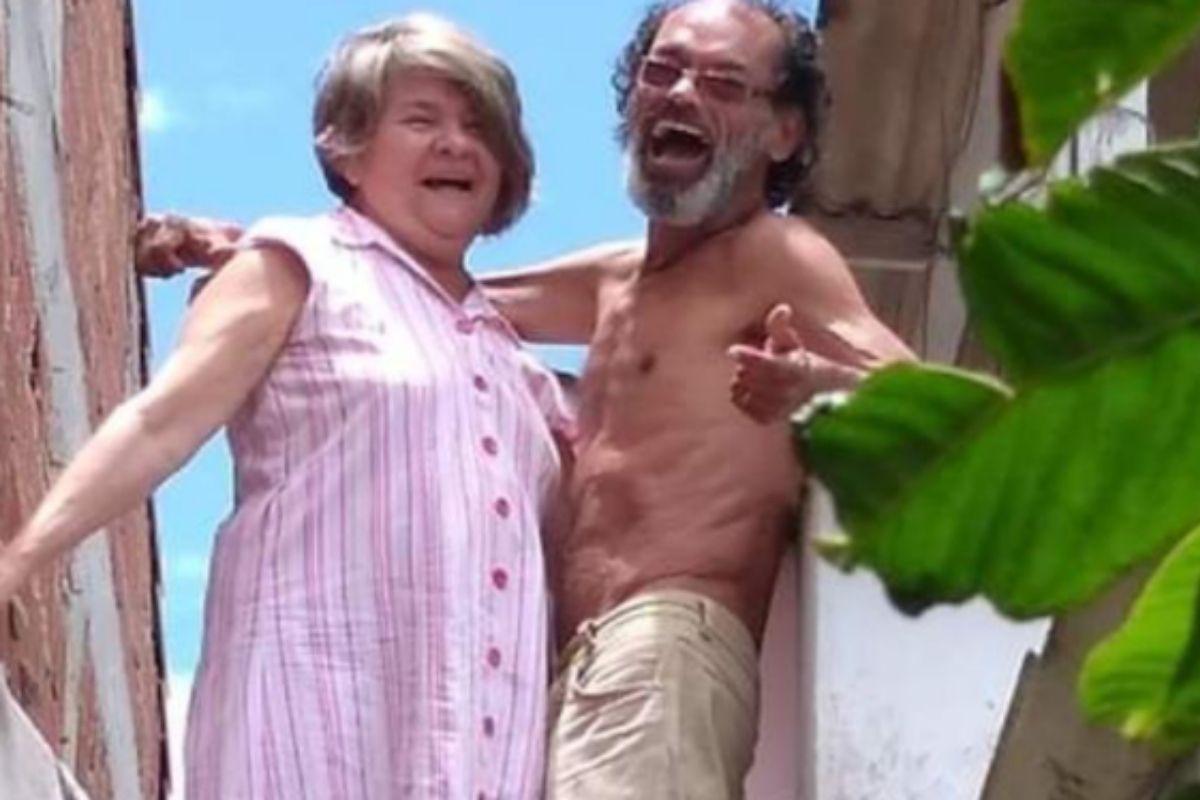 Idosa se casa com amor da adolescência após 40 anos em história emocionante