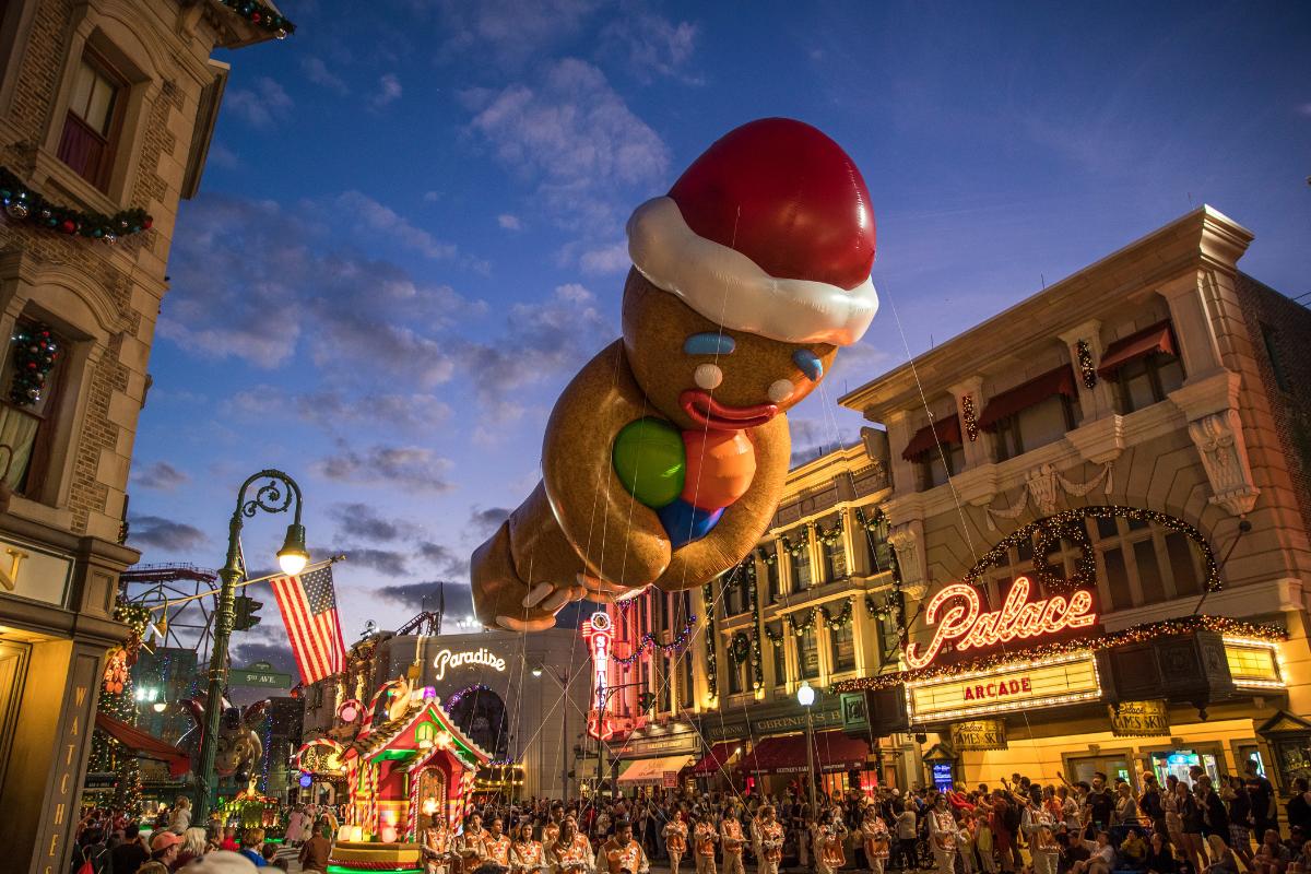 Universals Holiday Parade featuring Macys