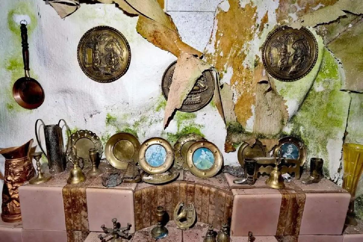 Os quadros da família ainda estão lá