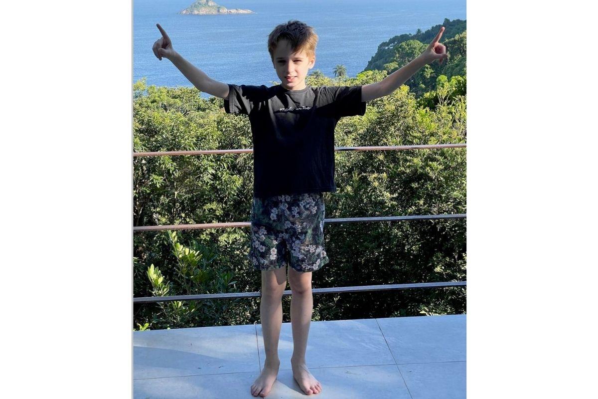 A atriz encheu o filho de elogios
