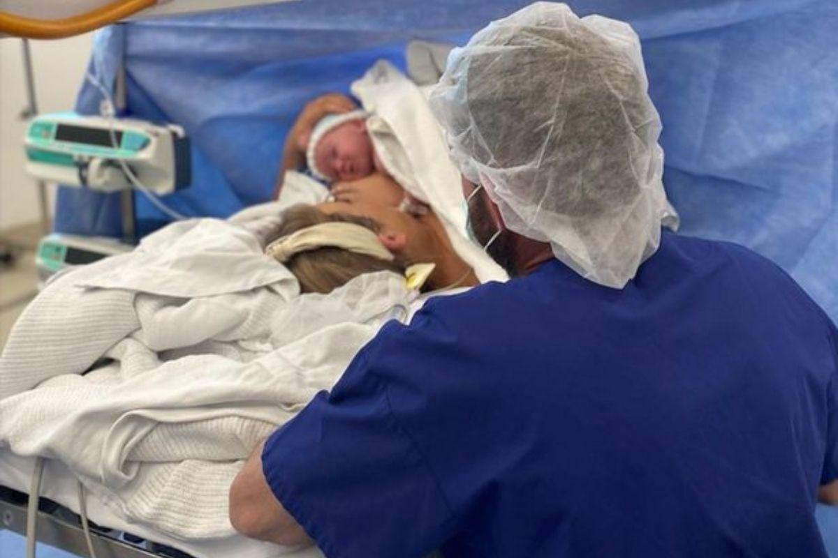 A mãe descobriu o câncer 10 semanas após dar à luz primeiro filho
