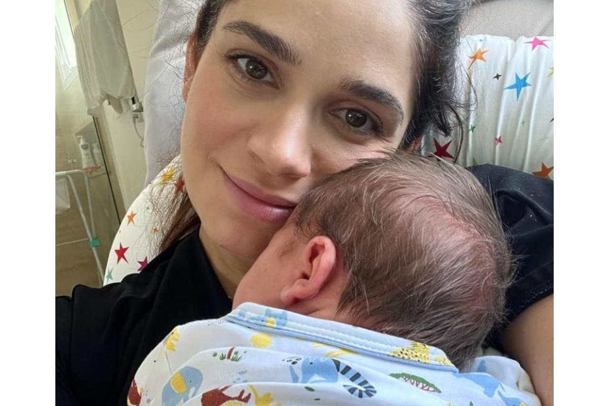 Sabrina Petraglia publicava foto ao lado do filho