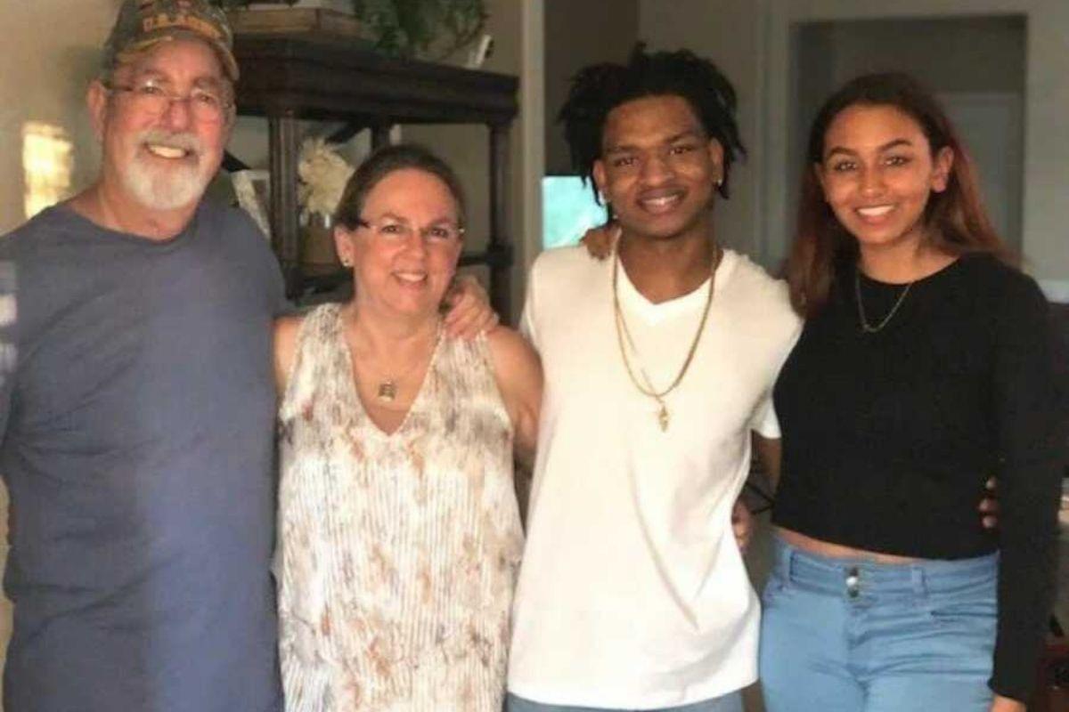 A família reunida quando Lonnie ainda era vivo