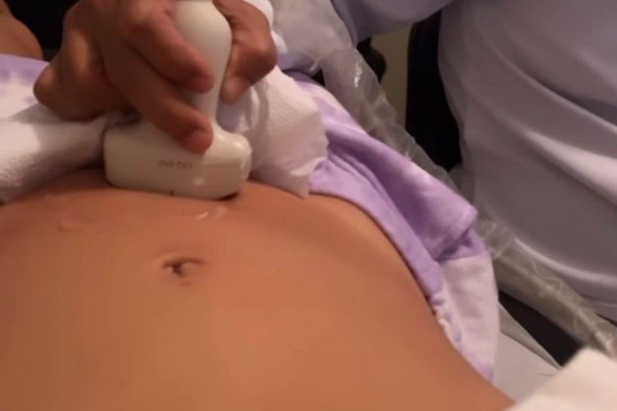 Virgínia faz ultrassom do segundo filho e afirma: "Tá mexendo mais do que a Maria mexia!"
