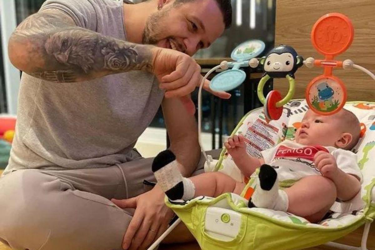Bruno, do KLB, fala sobre filho: “Só não dou o peito porque não tenho leite” (Foto: Reprodução Instagram)