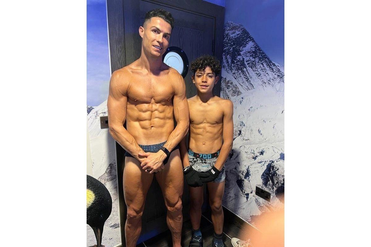 Cristiano Ronaldo apareceu com o corpo definido ao lado do filho de 11 anos