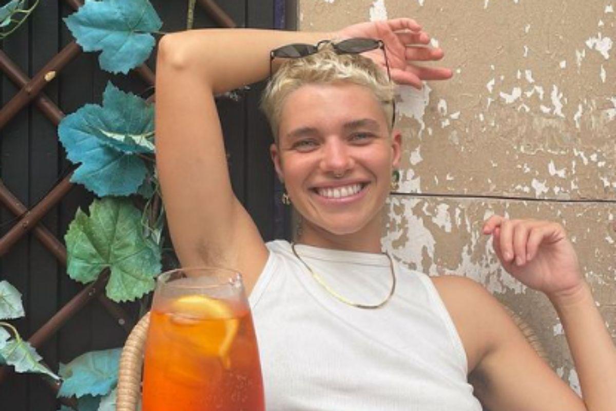 Atriz Bruna Linzmeyer compartilha momento com avó