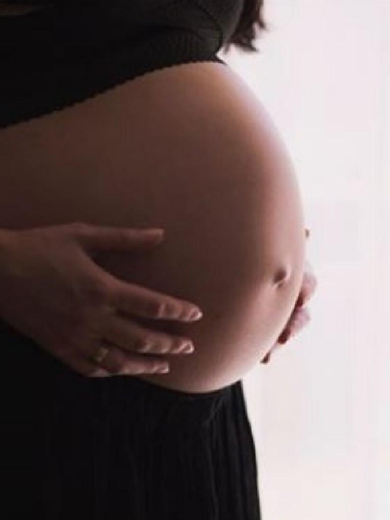 Jovem dá à luz sem saber que estava grávida