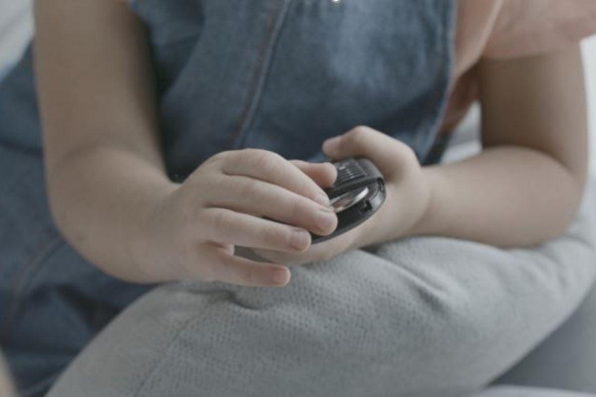 Duracell lança pilha moeda com nova tecnologia de gosto amargo para evitar acidentes
