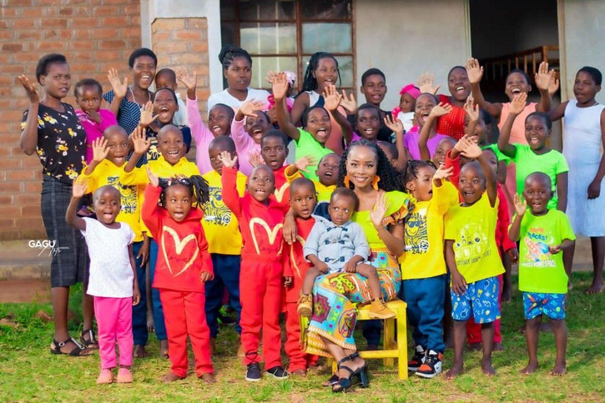 A jovem de 23 anos já é fundadora de duas ONGs no Malawi