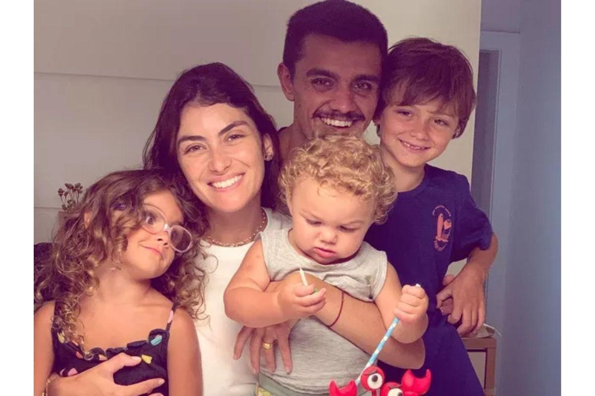 Mariana e Felipe são pais de Joaquim, Maria e Vicente