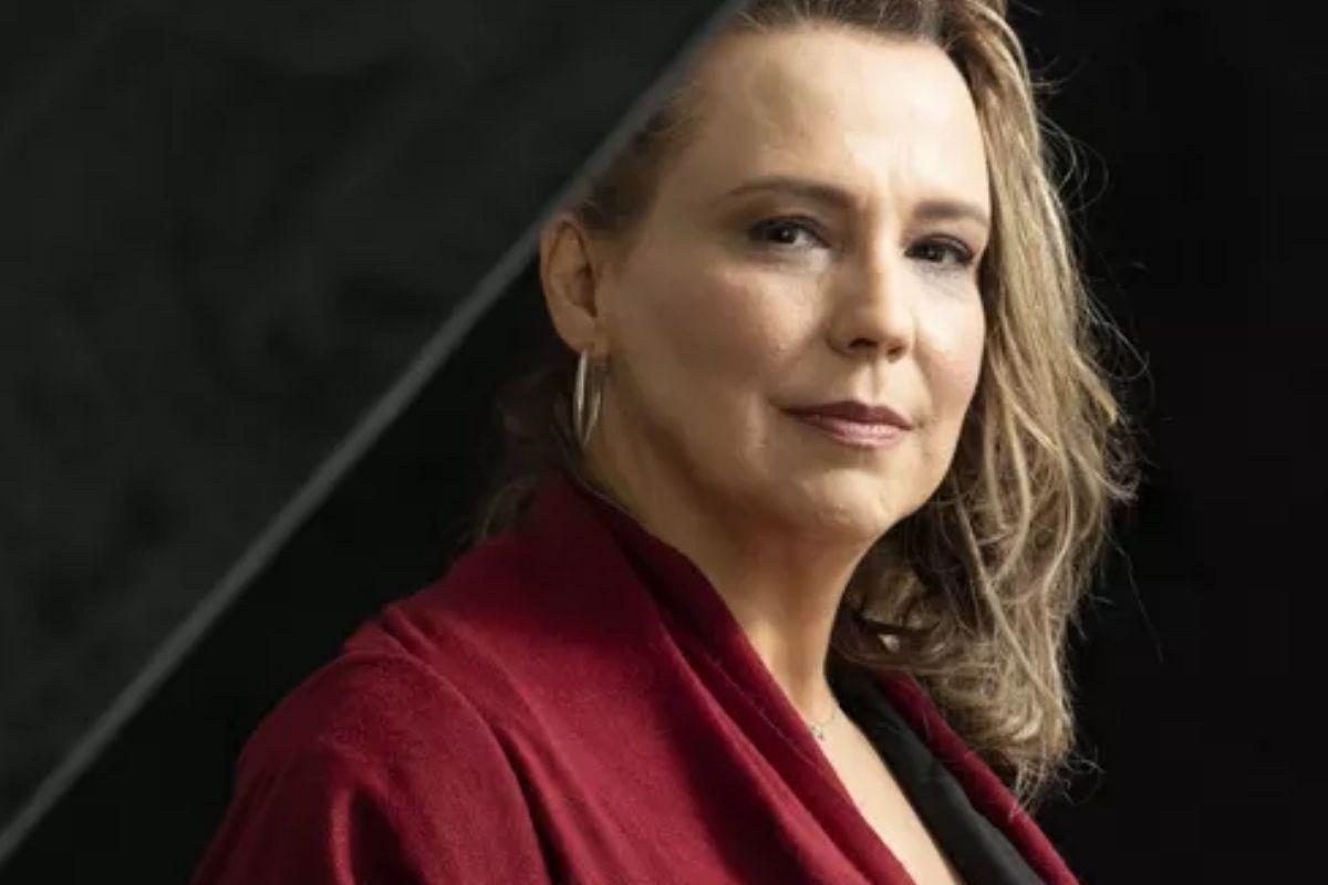 Ana Beatriz Nogueira está atuando em "Um Lugar Ao Sol"