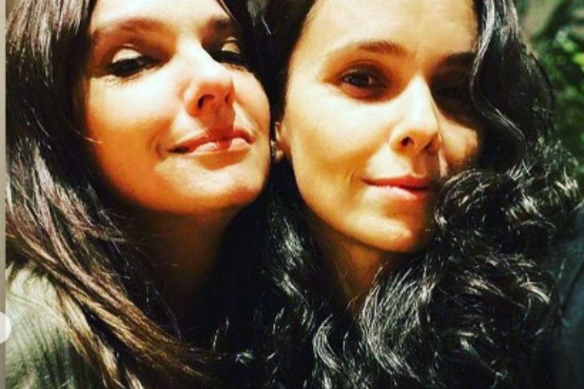 Débora Falabella com a irmã Cynthia