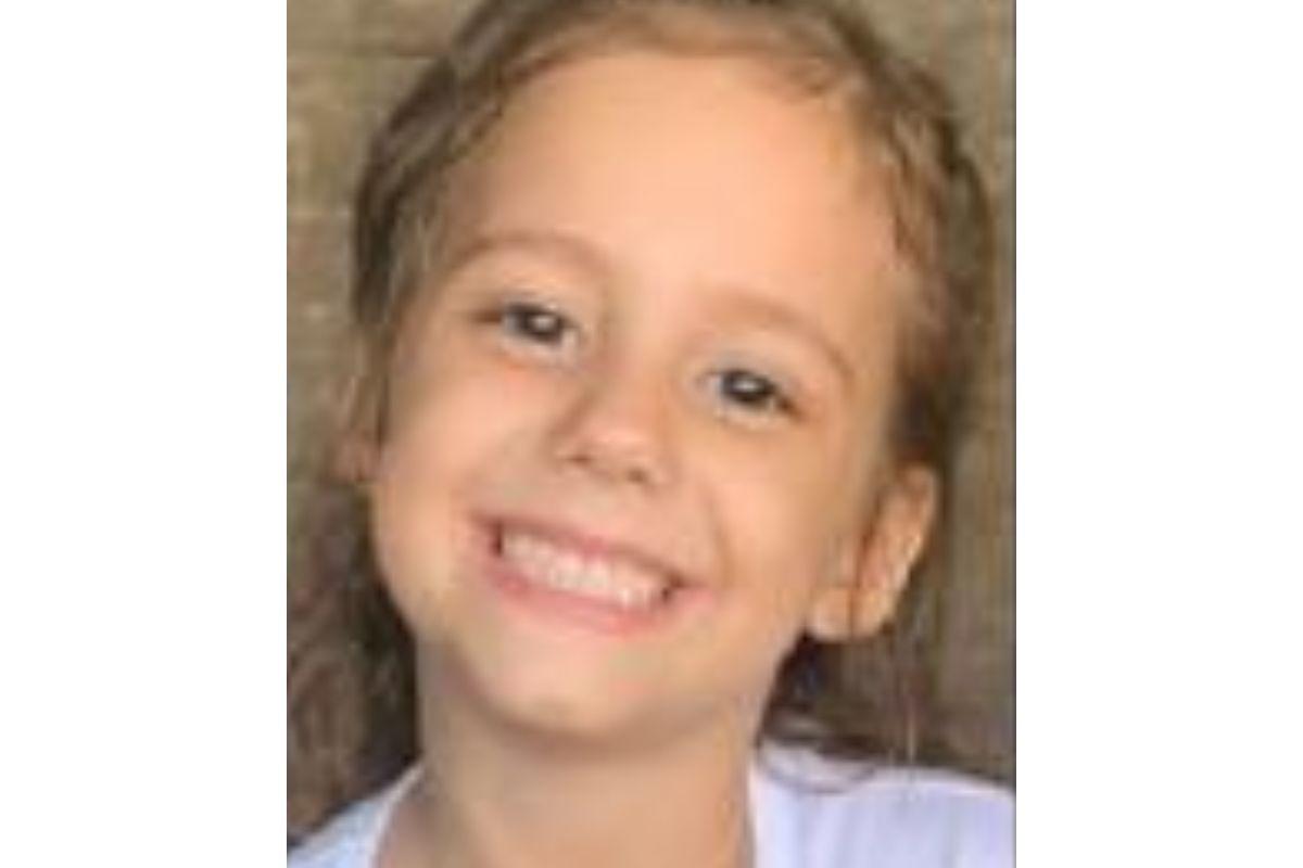 A menina foi levada para o hospital após ser atropelada, mas não resistiu