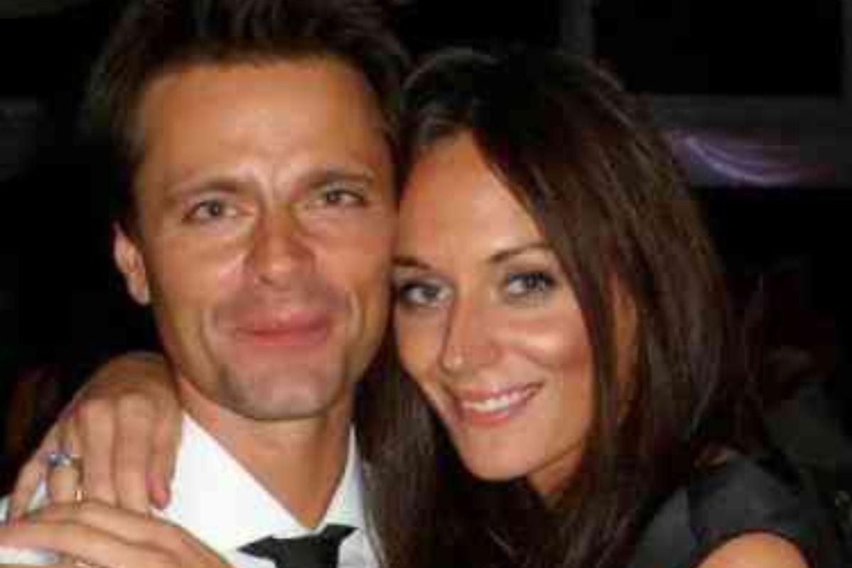 Aran Chada e sua companheira Holly Mosley (Foto: Reprodução/The Times)