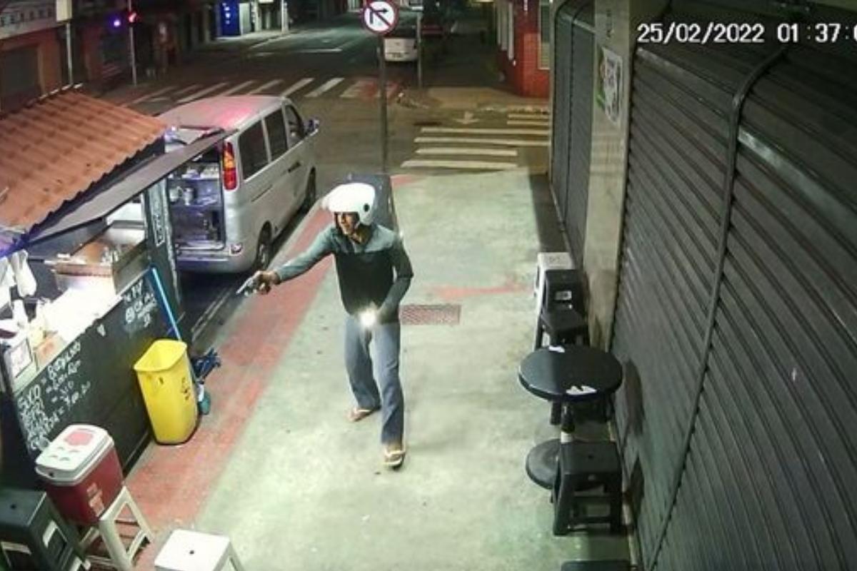 Assaltante agride e rouba família em ES (Foto: Reprodução/TV Gazeta)
