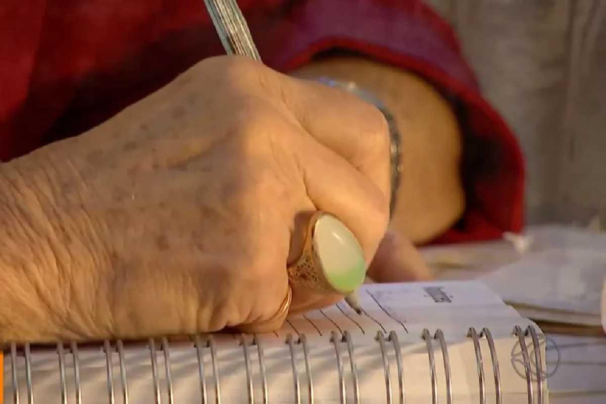 Cartas e poesias escritas pela avó da família são compiladas e viram livro