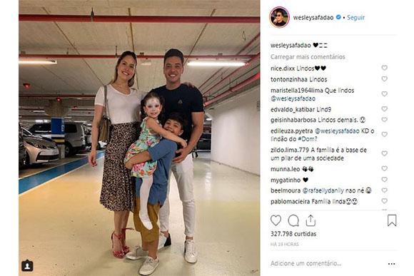 A família estava reunida para prestigiar Ysis (Foto: Reprodução/ Instagram)