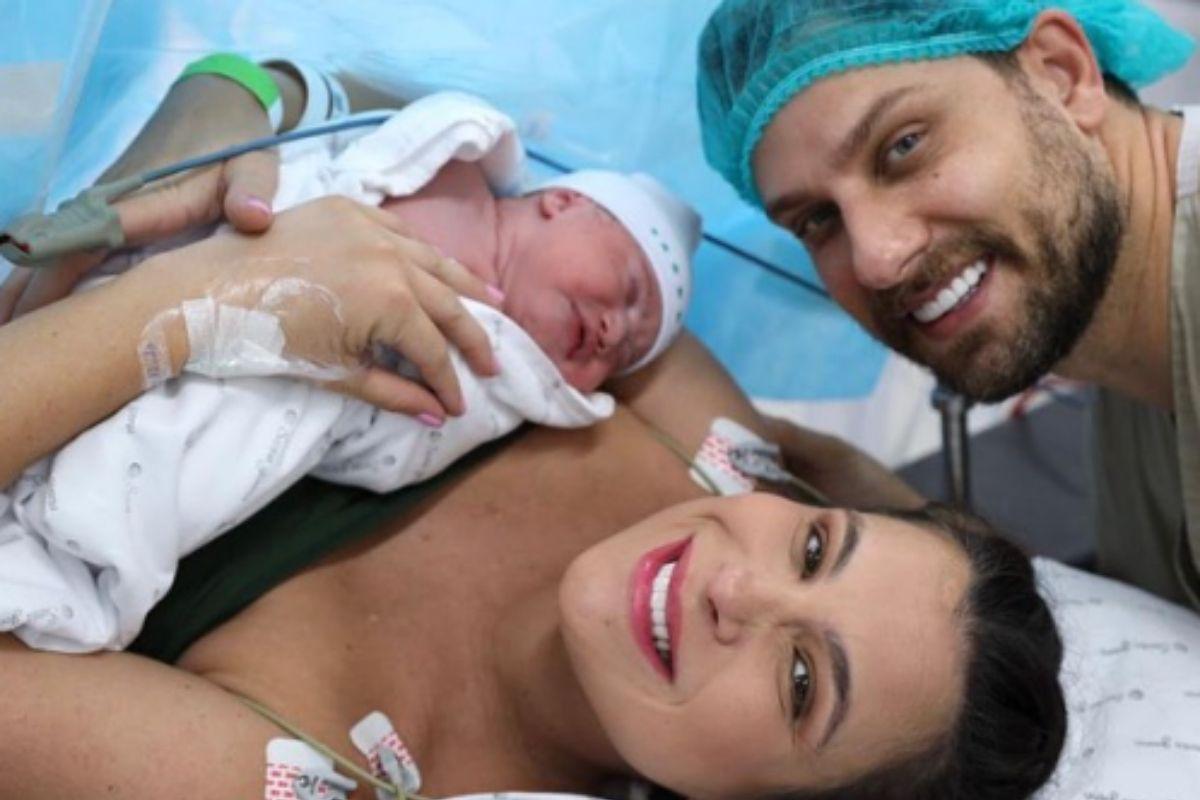 Kamilla Salgado, Eliéser Ambrósio, Victoria filha Kamilla Salgado, Victoria filha Eliéser Ambrosio, filha Kamilla Salgado, filha Eliéser Ambrosio, família Kamilla Salgado, família Eliéser Ambrósio, nasce filha Kamilla Salgado, nasce filha Eliéser Ambrósio, Kamilla Salgado dá à luz