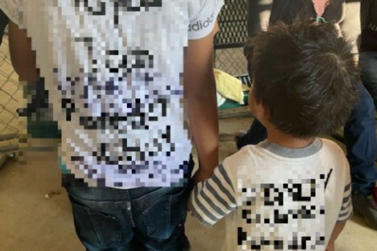 As crianças foram encontradas com bilhetes escritos nas roupas