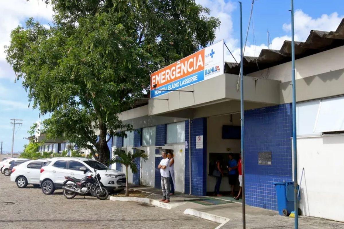 Carro da família foi cercado por homens armados após Carlos receber alta do hospital