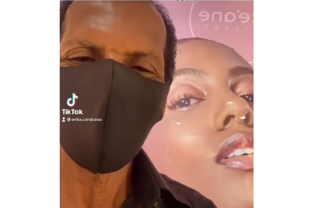 Érika Cardozo mostrou um vídeo da reação do pai ao ver fotos dela no Shopping