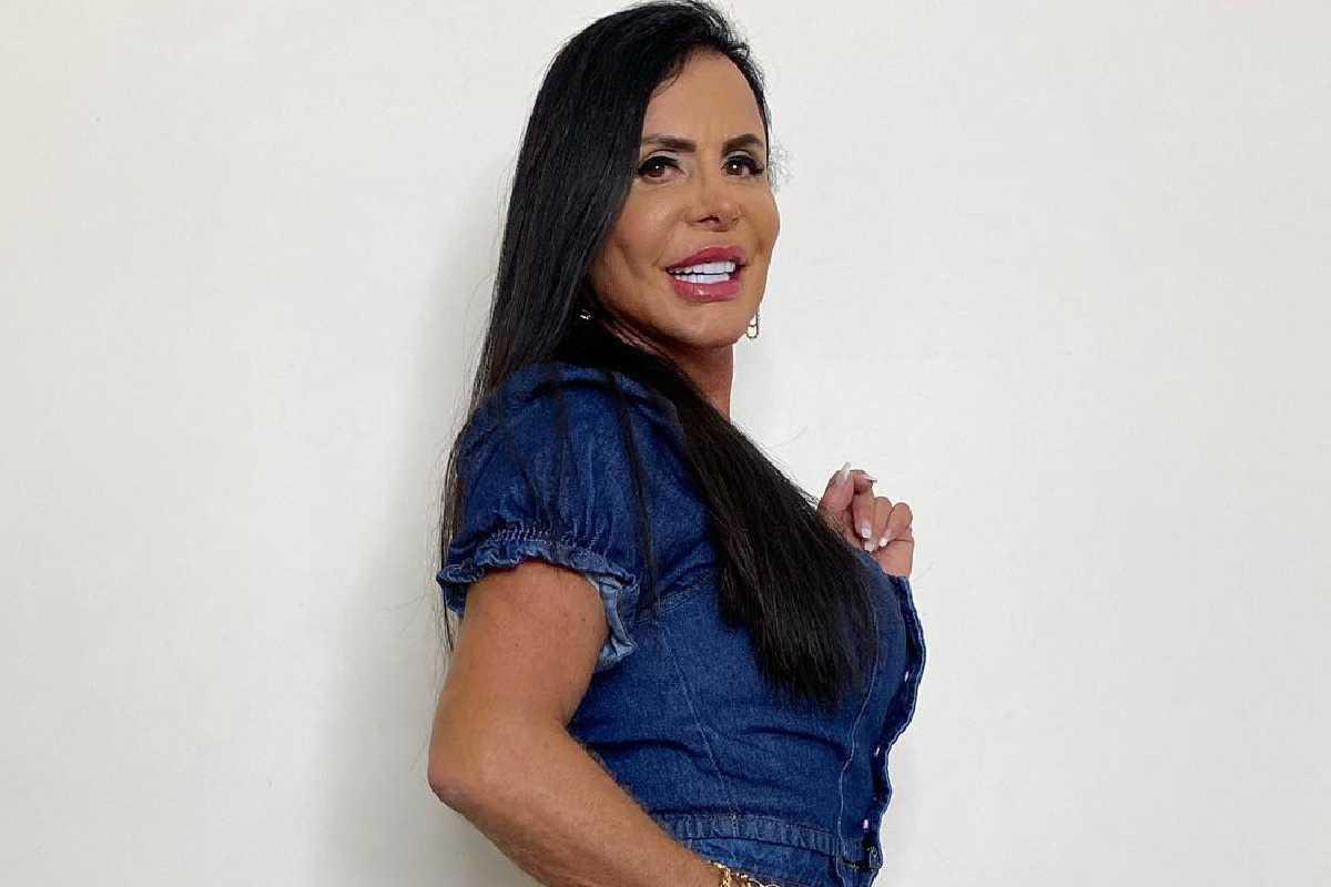 Primeira eliminada do The Masked Singer, Gretchen diz que não contou para a família que estava no programa