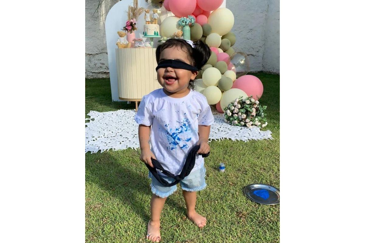 Filha do Tenente Bahia no chá revelação do irmão