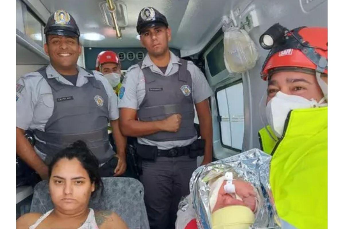 Criança nasce dentro de carro
