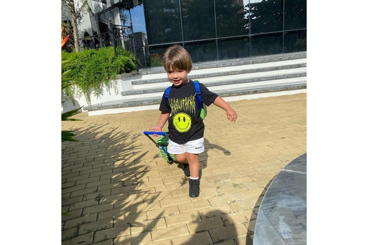 Davi voltando da escola