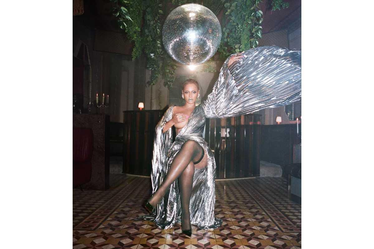 Novo álbum de Beyoncé foi lançado nessa sexta-feira