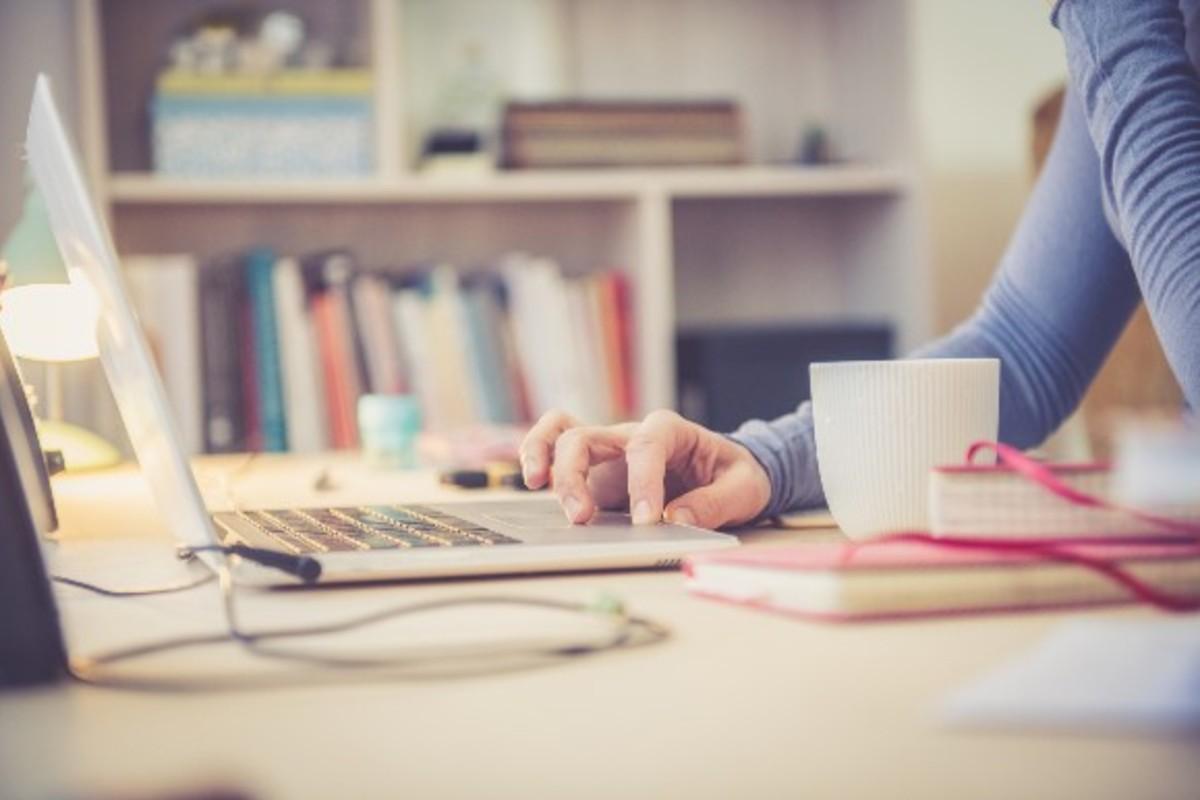 Os eventos online vieram para ficar! Você também pode realizar o seu chá de bebê virtual, assim pessoas que estão distantes de você também têm a chance de participar