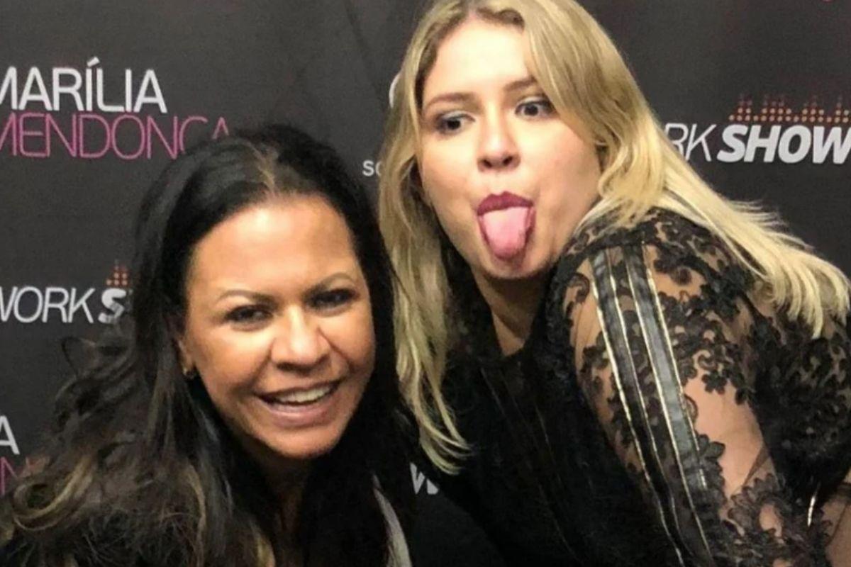Mãe de Marília Mendonça fala sobre reação que teve ao receber roupa que filha usava durante acidente