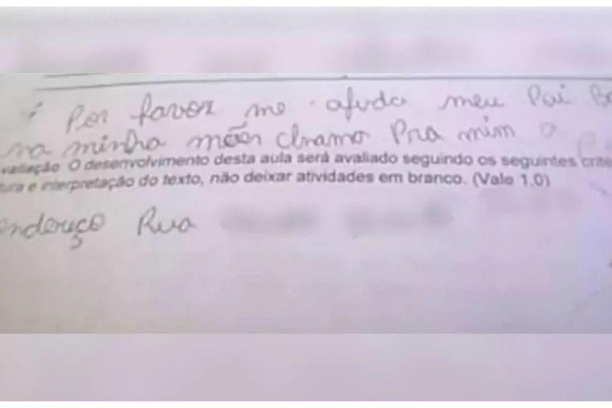 Menino pede socorro em prova da escola