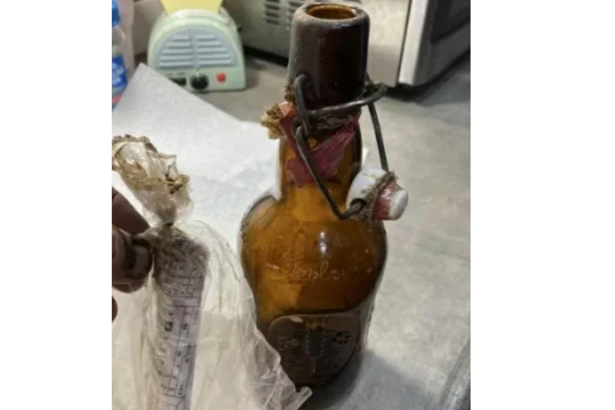 Garrafa de cerveja com mensagem dentro