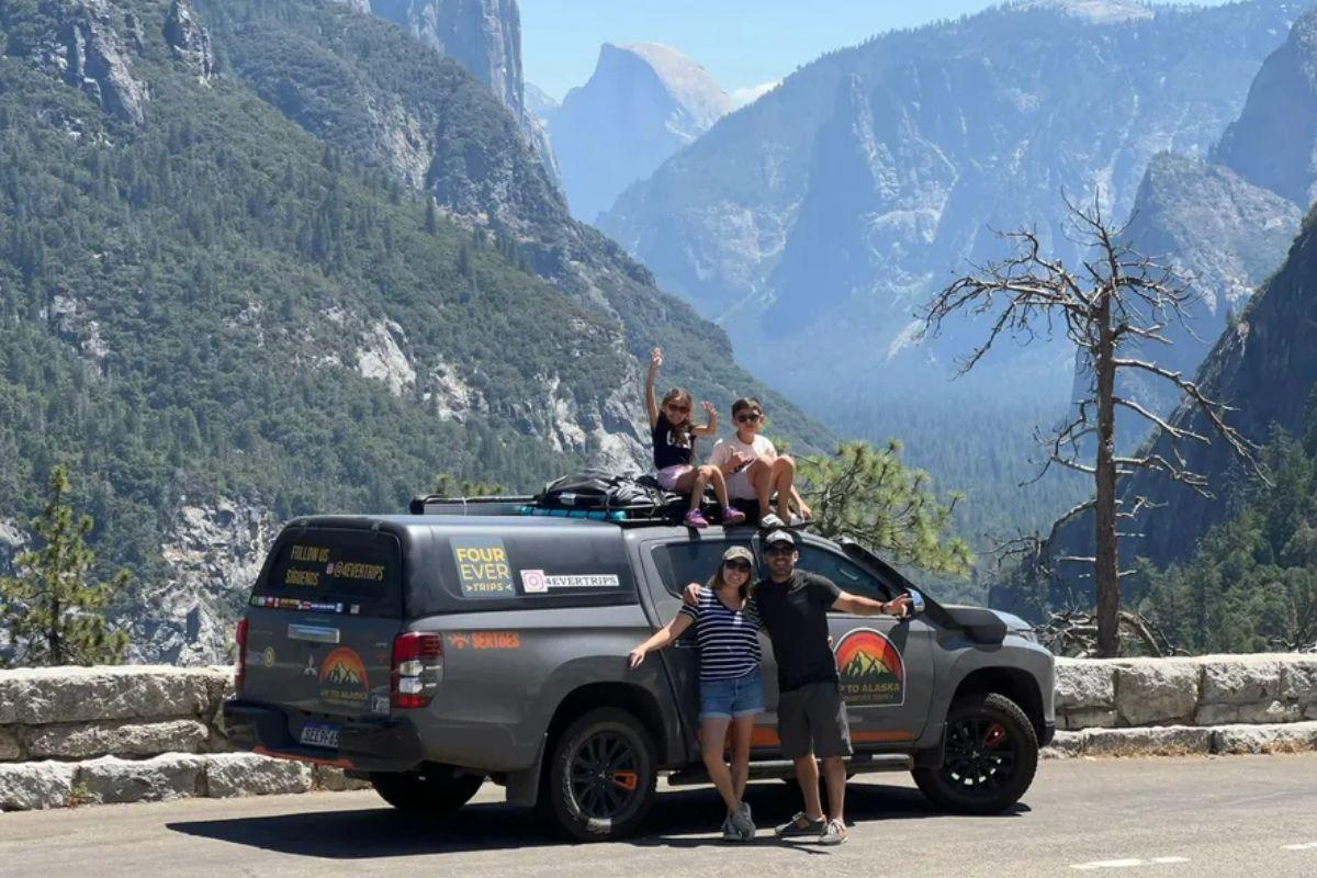 Família viaja em caminhonete