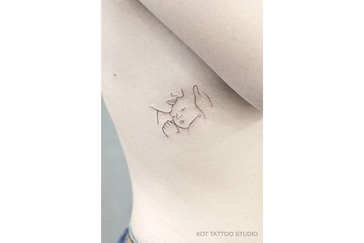 Tatuagem para filho pequena e com traço fino