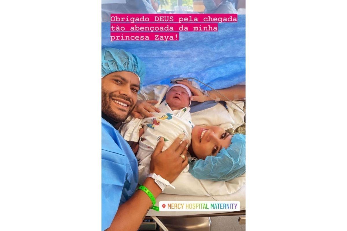 O jogador mostrou a filha e a mulher após o parto em Miami