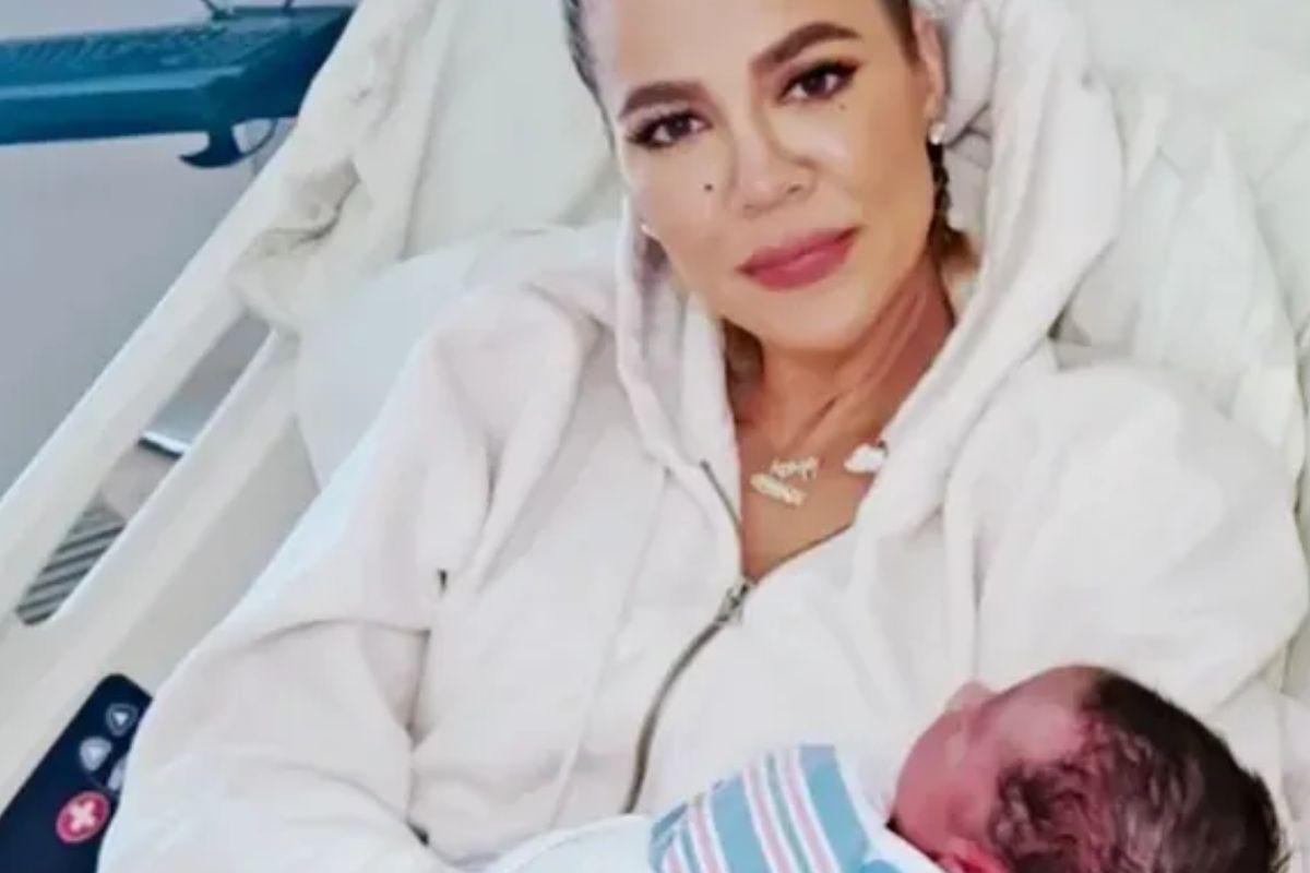 Kholé Kardashian posta fotos do sehundo filho