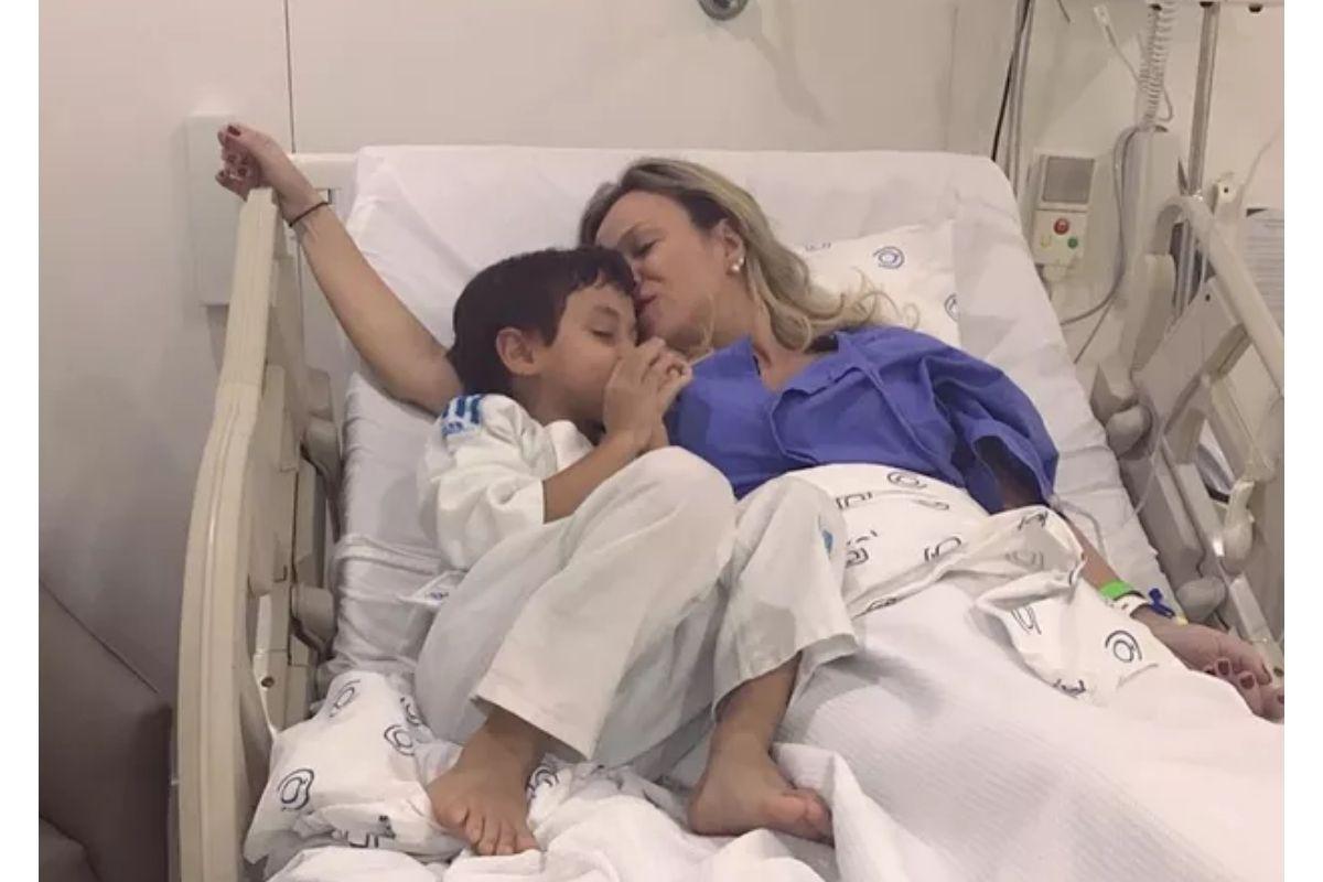 Eliana ainda mostrou registros no hospital ao lado de Arthur
