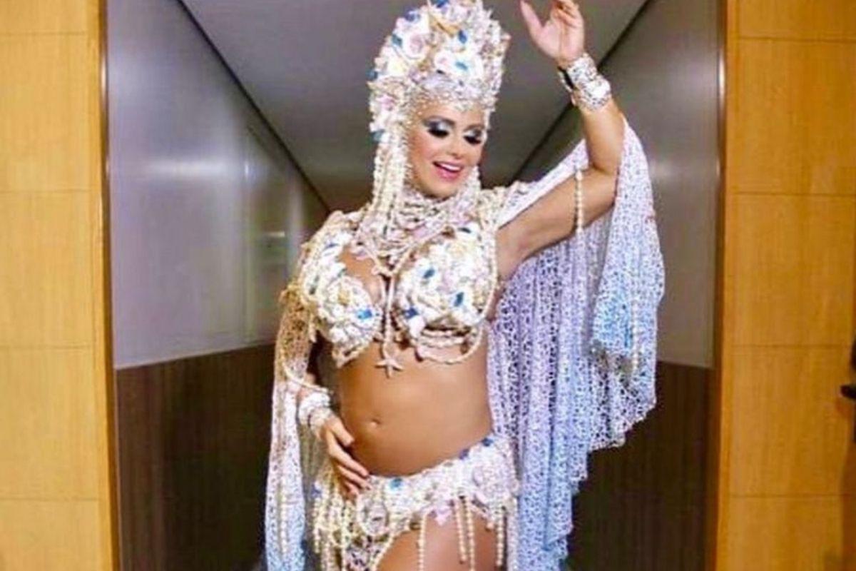 Viviane Araújo mostra barriga de cinco meses de gestação no Desfile das Campeãs do carnaval