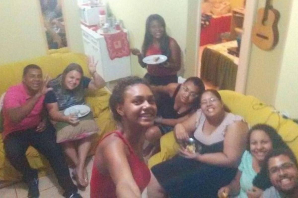 Jessilane Alves do BBB 22, junto com a família (Foto: Reprodução/Arquivo pessoal)