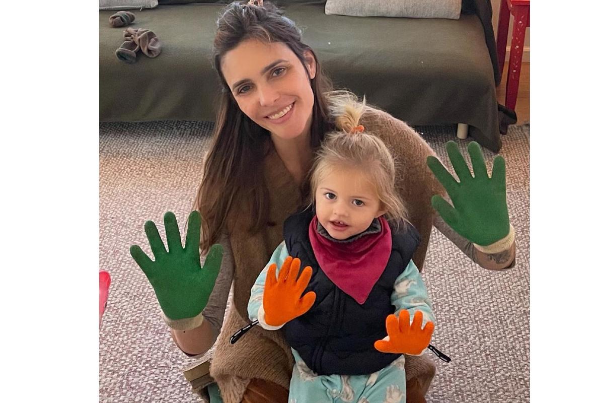 Fernanda Lima e Maria Manoela estão prontas para a jardinagem