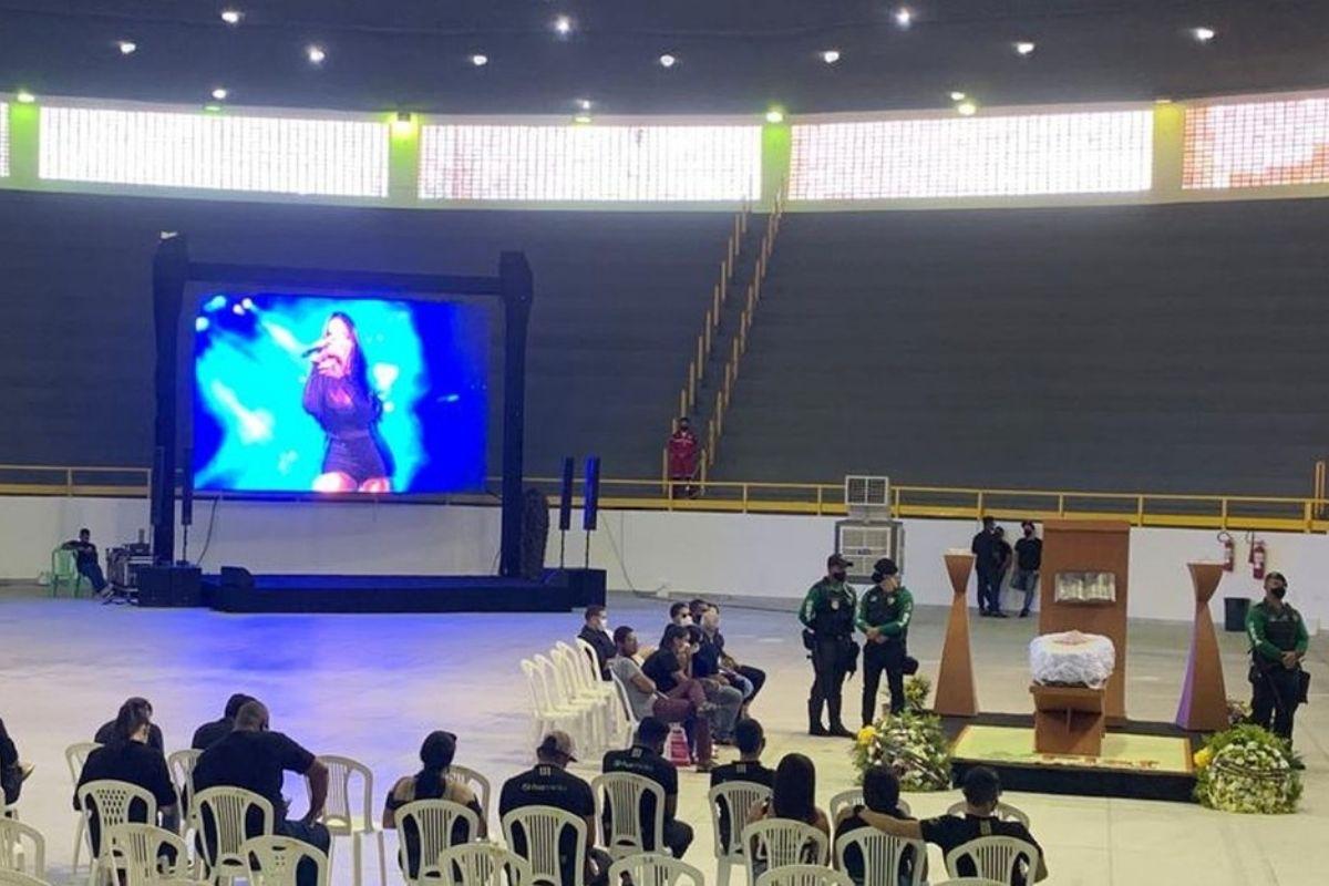 A cerimônia de velar o corpo de Paulinha Abelha ocorreu em Aracaju