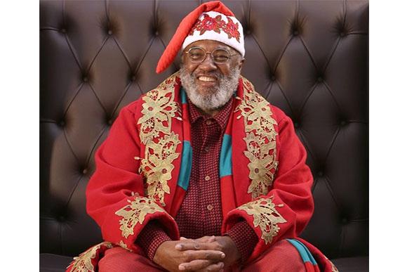 Rubens é aposentado e teve o apoio da família para ser Papai Noel (Julio Sonnewend/Vale Sul Shopping)